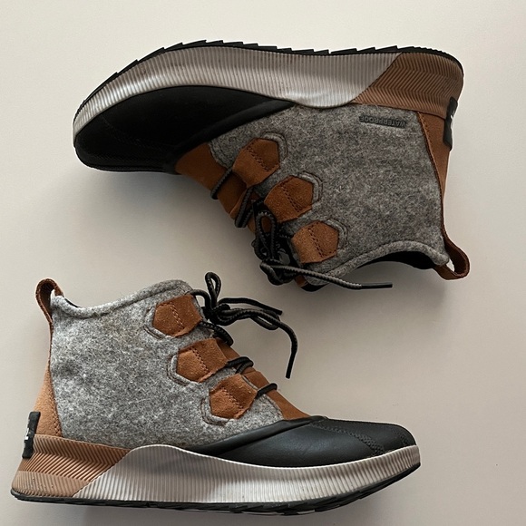 Sorel Shoes - Stylish Sorel Out N About Gray and Brown women’s boots size 7.5